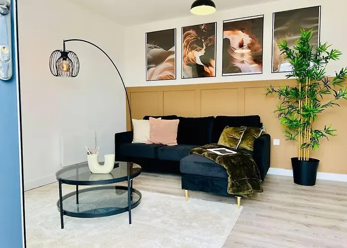 Hessian Lounge -Wyndale- Central 2Br W/Parking