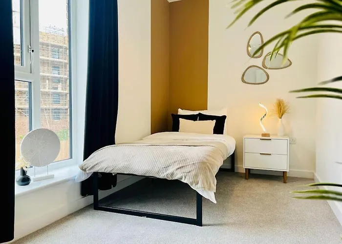 Hessian Lounge -Wyndale- Central 2Br W/Parking