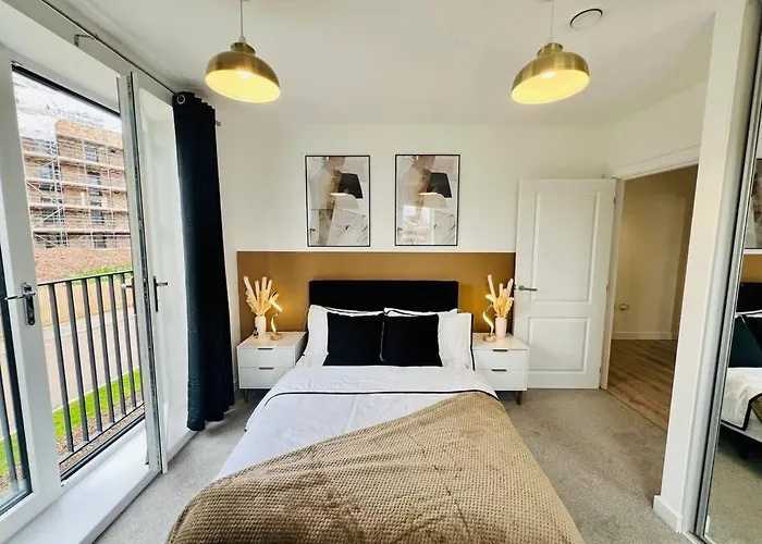 Hessian Lounge -Wyndale- Central 2Br W/Parking